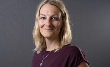 LOLYO Mitarbeiter-App Success Story zur TEAMTHEURL-App mit Personalleiterin, Simona Tiefenbacher, THEURL Austrian Premium Timber